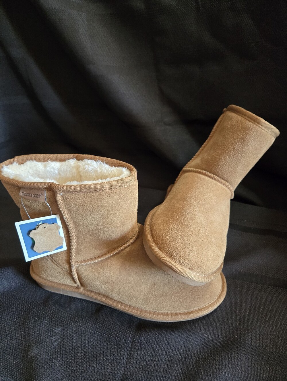 Minnetonka Womens Tan Suede Plush Lined Boots NWT
